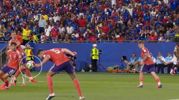 Tuyển Haiti bị từ chối 2 quả penalty trong ngày thua Scotland, CĐV thốt lên: 'Họ đã bị bắt nạt'