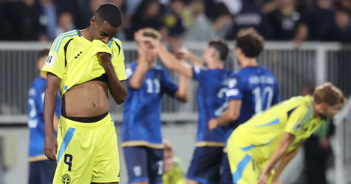 Bộ đôi gần 200 triệu bảng Isak và Gyokeres gây thất vọng khiến Thụy Điển thua sốc ở vòng loại World Cup