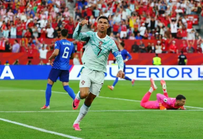 Ronaldo ghi bàn, Bồ Đào Nha ngược dòng loại Croatia