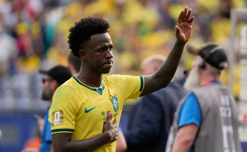 Brazil làm nên cơn hạn hán danh hiệu dài nhất lịch sử: Khi chiếc áo vàng nhạt phai