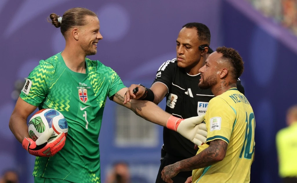 Hành trình khó tin từ tuyển thủ trượt tuyết đến người hùng cản bước Brazil của thủ môn tuyển Na Uy