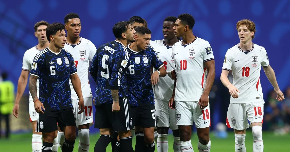 Anh phản ứng mạnh mẽ, yêu cầu FIFA trừng phạt tuyển Argentina
