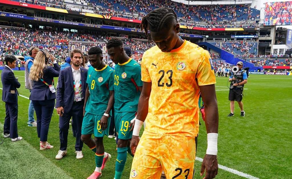 'Địa ngục' chờ đón tuyển Senegal trong ngày rời World Cup trở về nhà