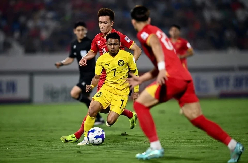 Cựu danh thủ Malaysia: 'Trận thua Việt Nam chứng tỏ chúng ta sống nhờ 7 cầu thủ nhập tịch gian lận'