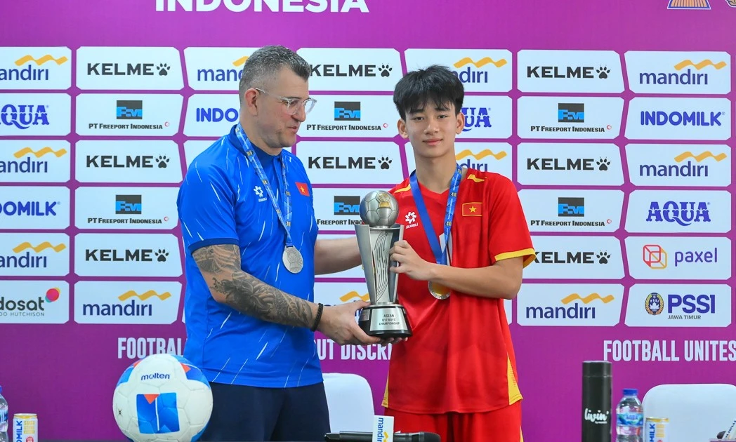 HLV Cristiano Roland nói gì sau chức vô địch thuyết phục của U17 Việt Nam?