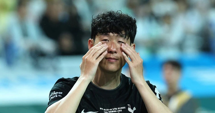 Son Heung-min rơi nước mắt trong trận đấu giã từ Tottenham