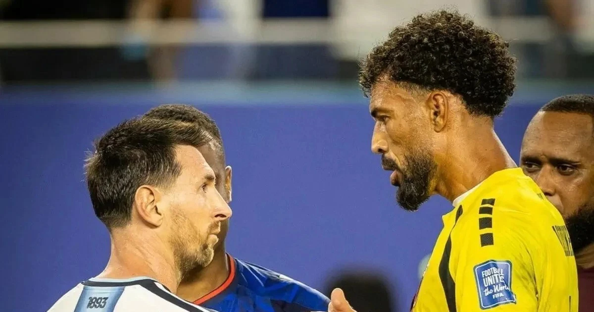 Messi tặng thủ môn tuyển Cape Verde 4 vé chung kết World Cup