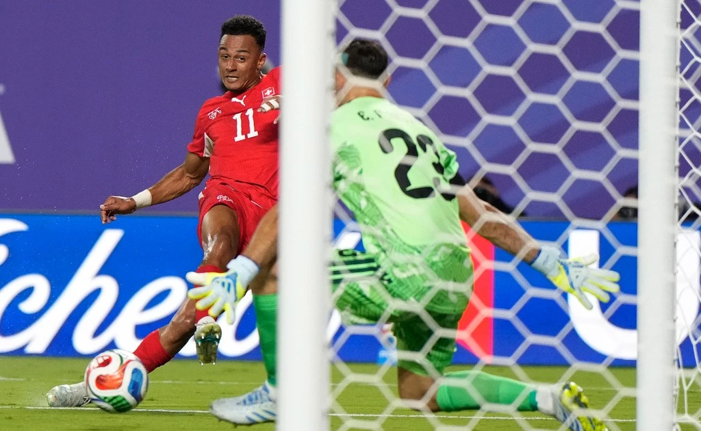 Trực tiếp Argentina 1-1 Thụy Sĩ (H2): Thuỵ Sĩ chỉ còn 10 người