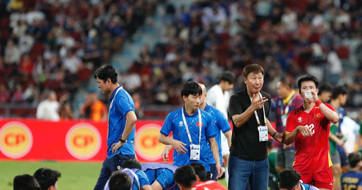 Truyền thông Hàn Quốc đánh giá HLV Kim Sang-sik cao hơn Shin Tae-yong