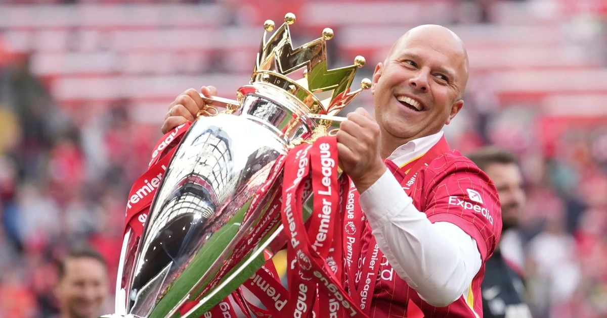 HLV Arne Slot bất ngờ được mở cơ hội ở lại Liverpool