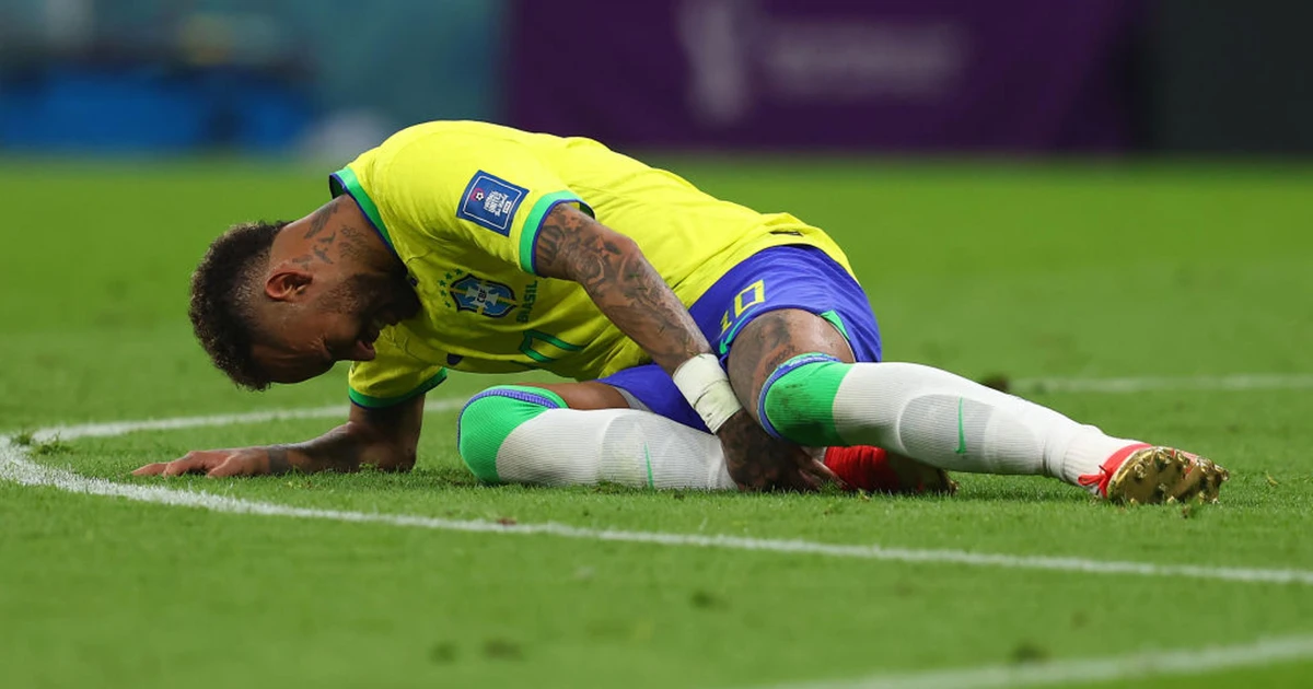 Neymar nghỉ hết vòng bảng World Cup, truyền thông Brazil dội ‘mưa chỉ trích’ lên Selecao
