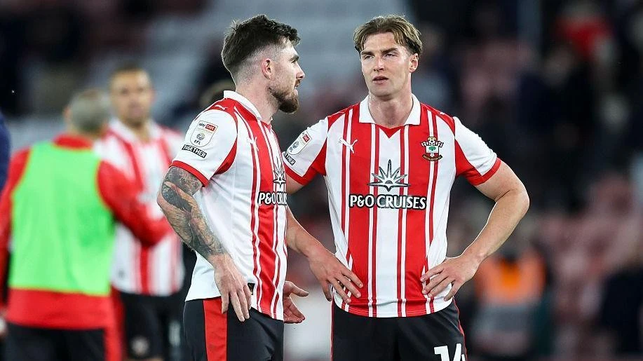 Đội bóng đối diện nguy cơ không thể lên hạng Premier League vì... do thám đối thủ