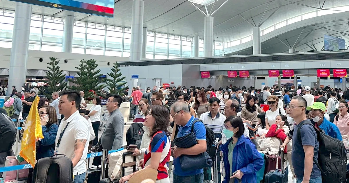 Dự kiến 130.000 khách qua sân bay Tân Sơn Nhất trong ngày 30/4