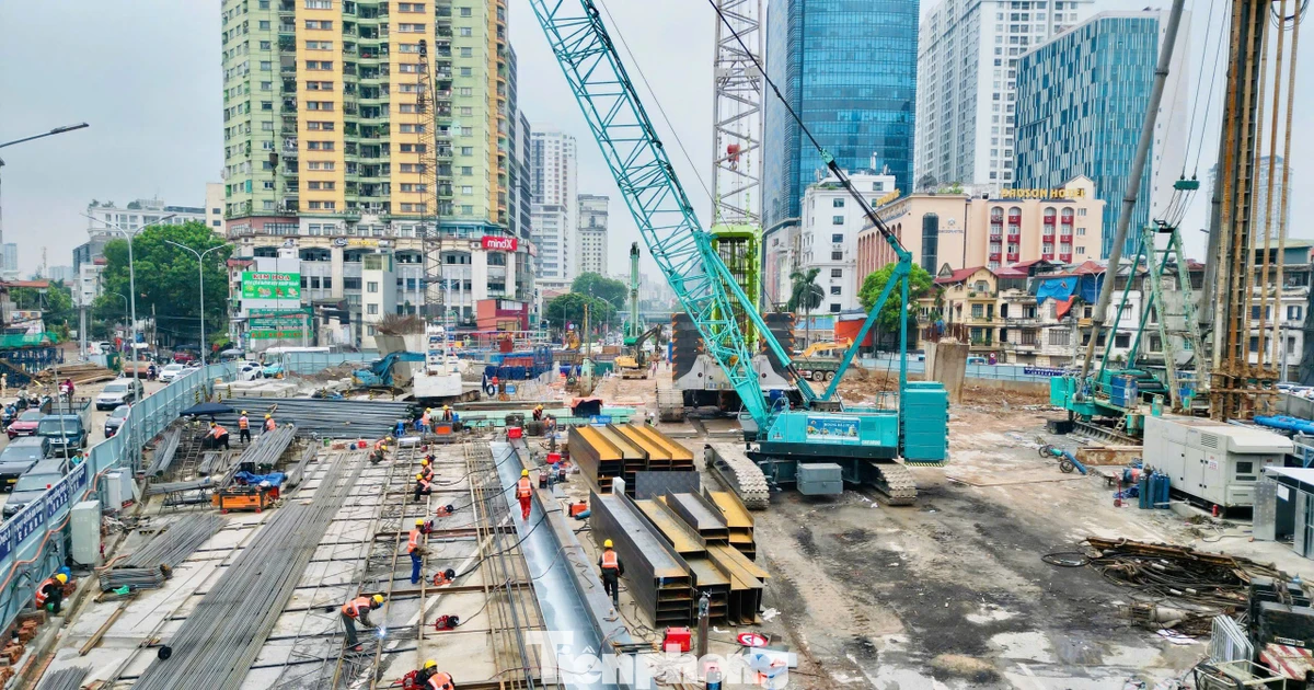 Bên trong công trường thi công tường vây sâu 42m của metro số 5 Hà Nội