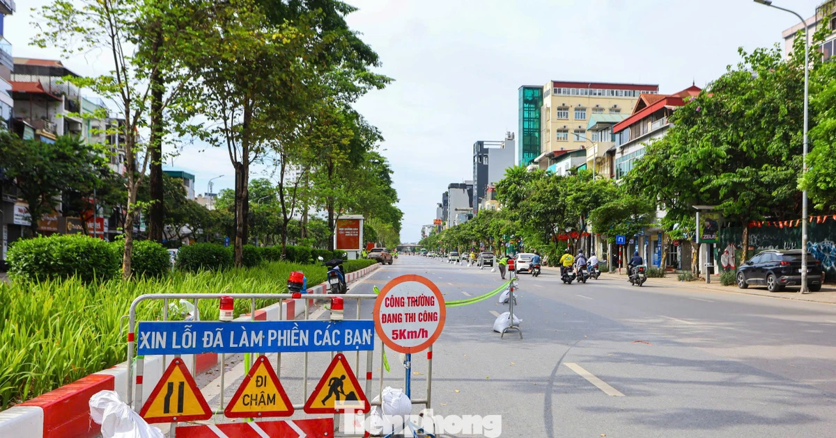 Hà Nội: Rào chắn một phần đường Văn Cao phục vụ thi công metro