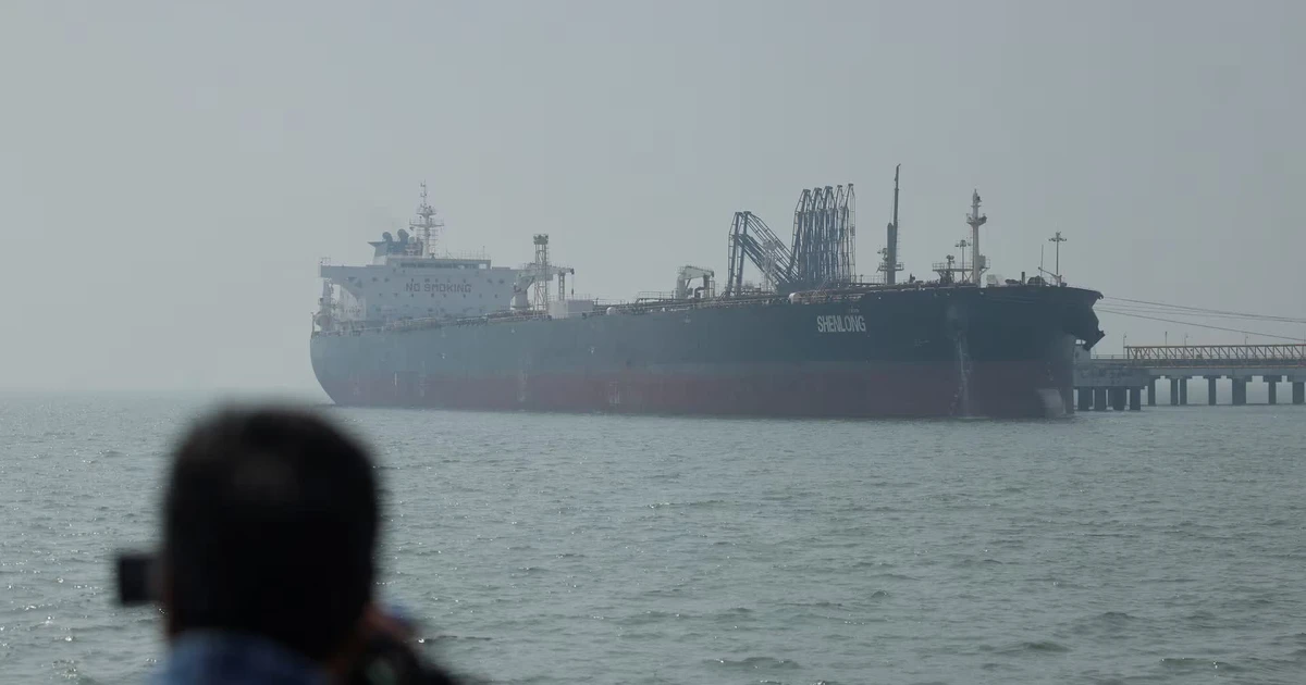 Vì sao giá dầu khó quay về mức trước chiến tranh dù eo biển Hormuz được gỡ phong tỏa?