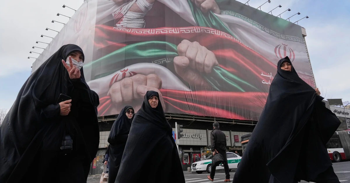 Iran chính thức cho phụ nữ điều khiển xe máy