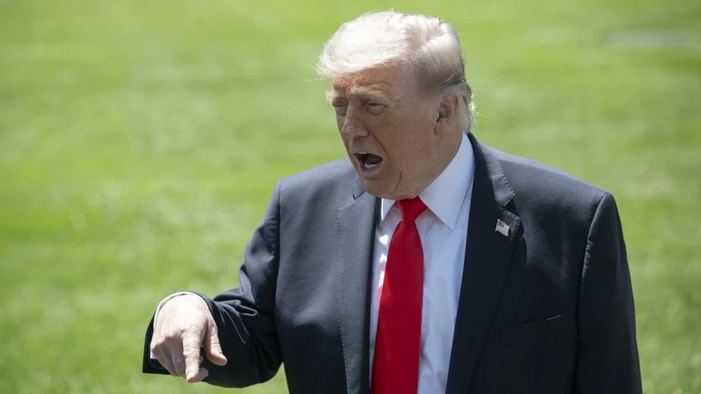 Tổng thống Trump khẳng định Mỹ sẽ nắm giữ kho uranium của Iran