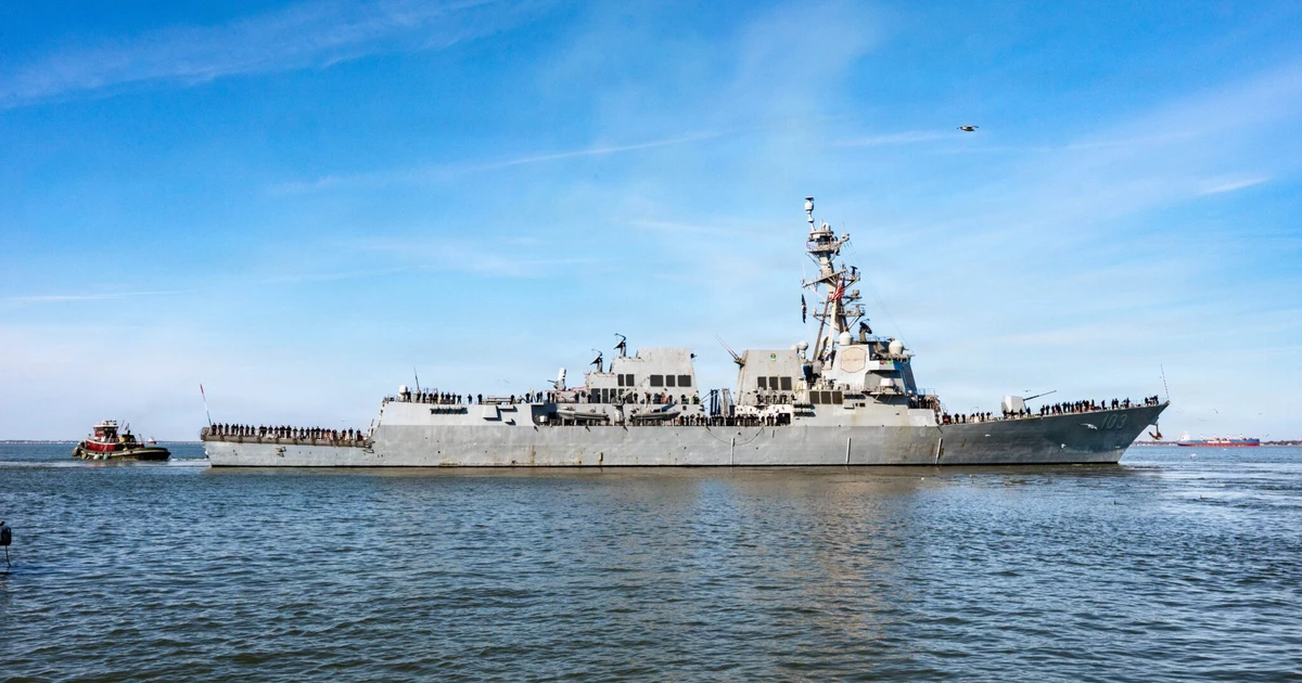 Hai tàu Hải quân Mỹ va chạm trên biển