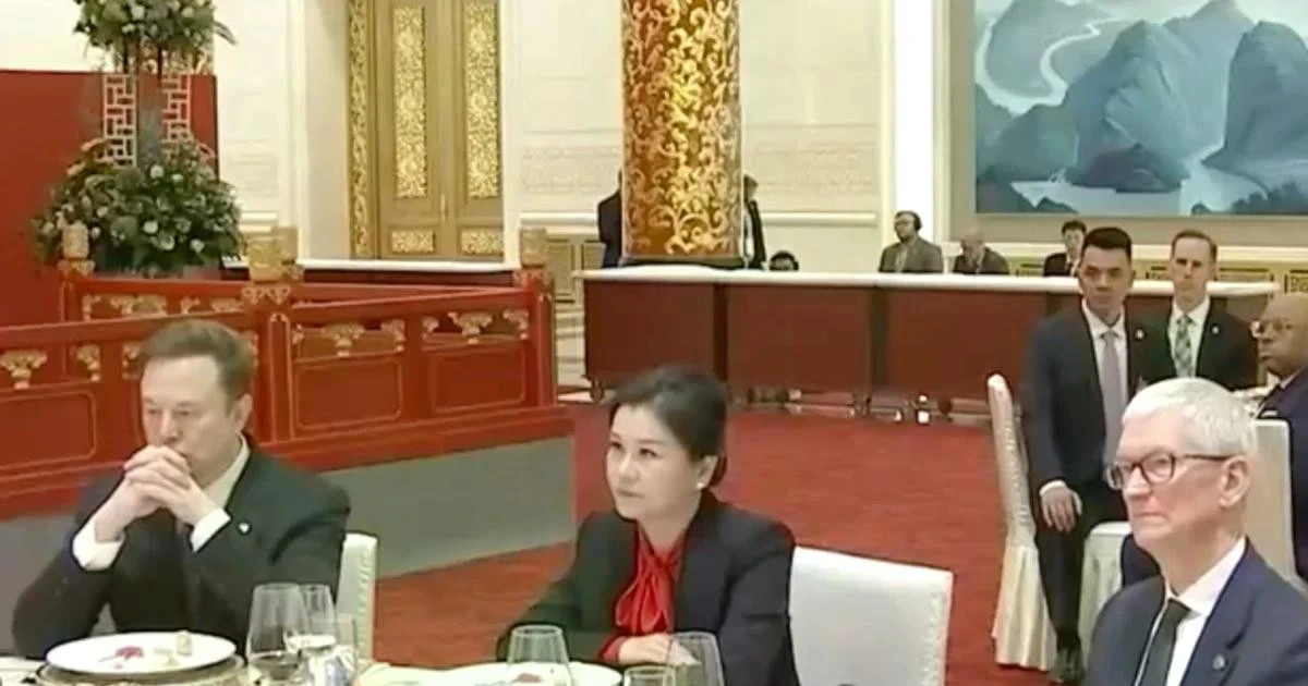 Bất ngờ với xuất thân người phụ nữ ngồi giữa tỷ phú Tim Cook và Elon Musk ở Bắc Kinh
