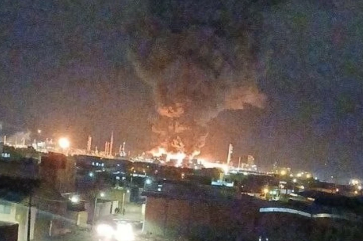 Cơ sở hóa dầu Iran bị tấn công, giá dầu bật tăng