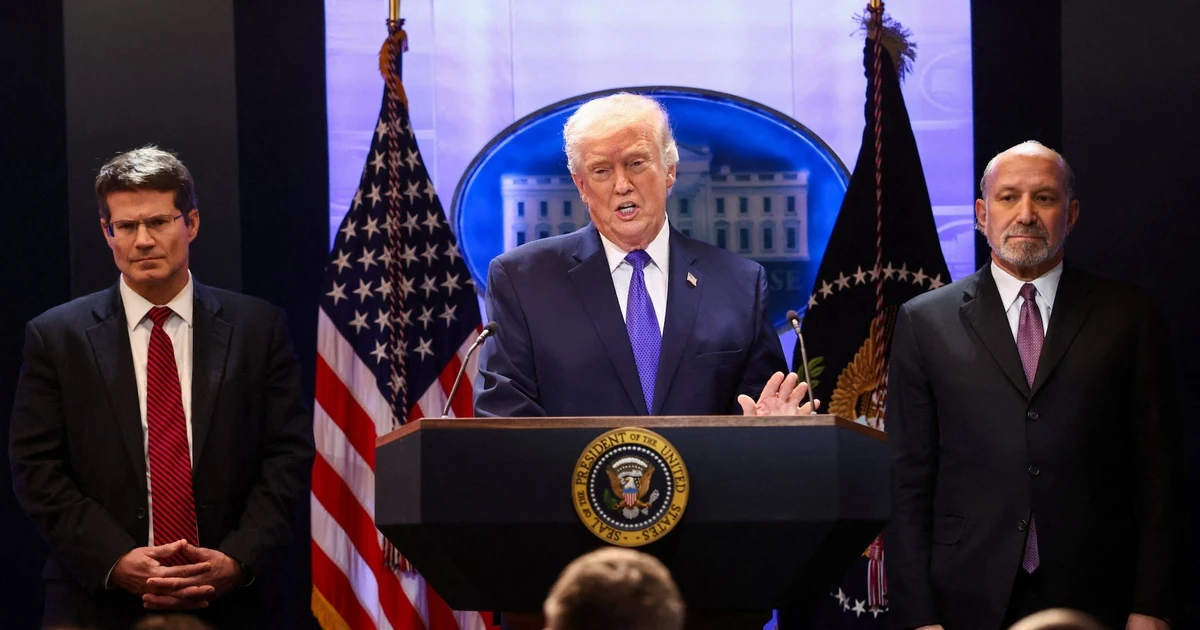 Tổng thống Mỹ tuyên bố áp thuế bổ sung 10% sau phán quyết của Tòa án Tối cao