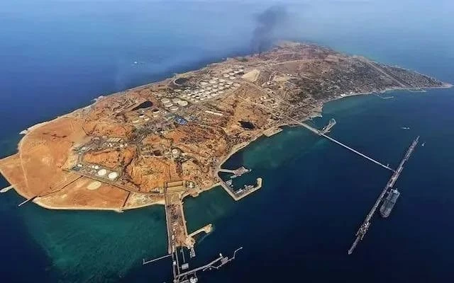 Nhiều tiếng nổ vang lên từ hai hòn đảo chiến lược của Iran