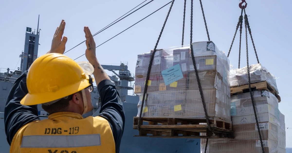Tàu Hải quân Mỹ ở Trung Đông nhận hàng tiếp tế, xung đột chưa có dấu hiệu kết thúc
