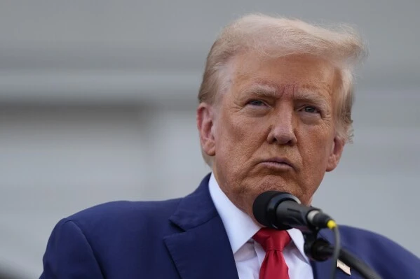 Tổng thống Mỹ Trump tuyên bố hoãn tấn công Iran để đàm phán