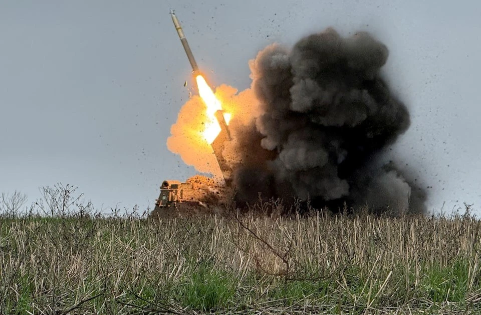 Nga dồn lực tấn công, Ukraine căng mình giữ cửa ngõ Donetsk