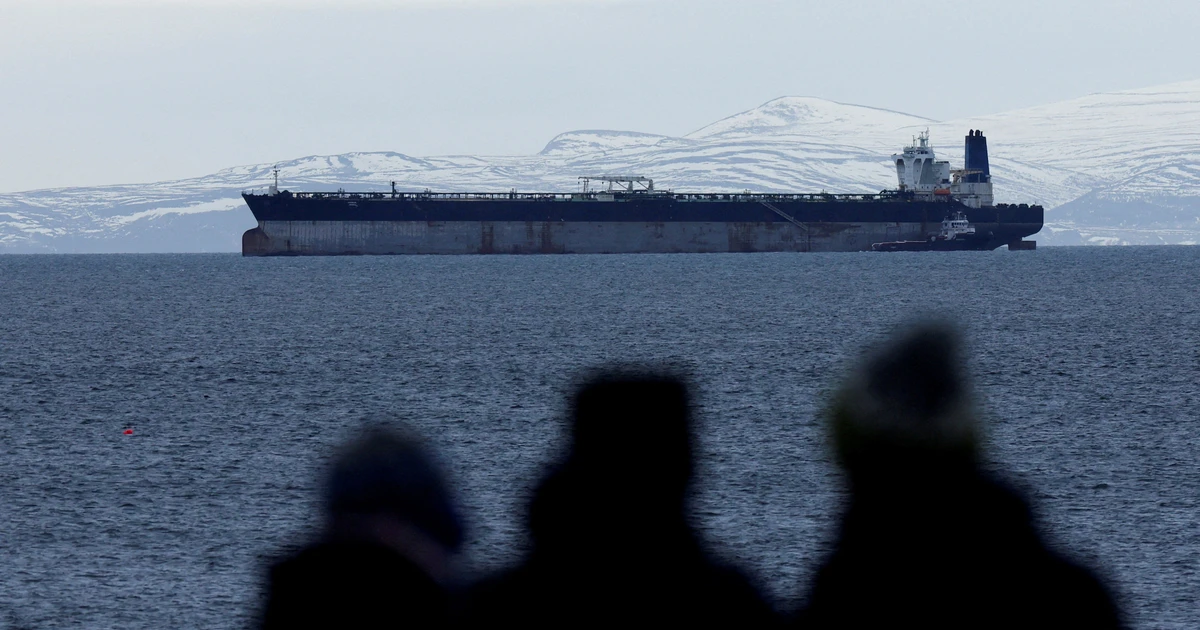 Iran tấn công tàu chở dầu Mỹ trên Vịnh Ba Tư, ra tuyên bố về Eo biển Hormuz
