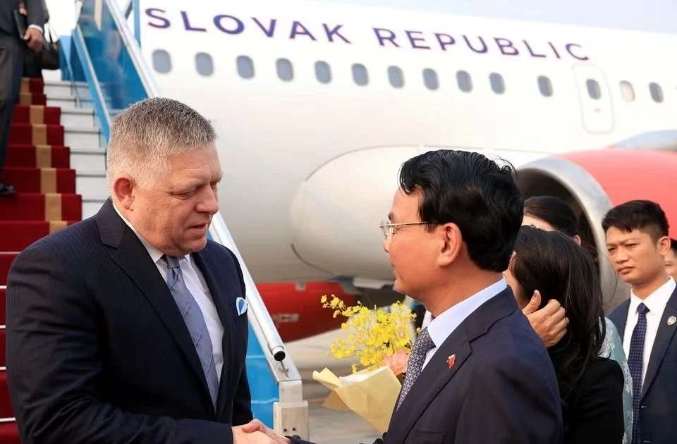 Thủ tướng Cộng hòa Slovakia tới Hà Nội, bắt đầu thăm chính thức Việt Nam