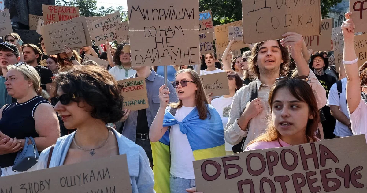 Biểu tình nổ ra ở Ukraine vì bộ trưởng quốc phòng bị miễn nhiệm
