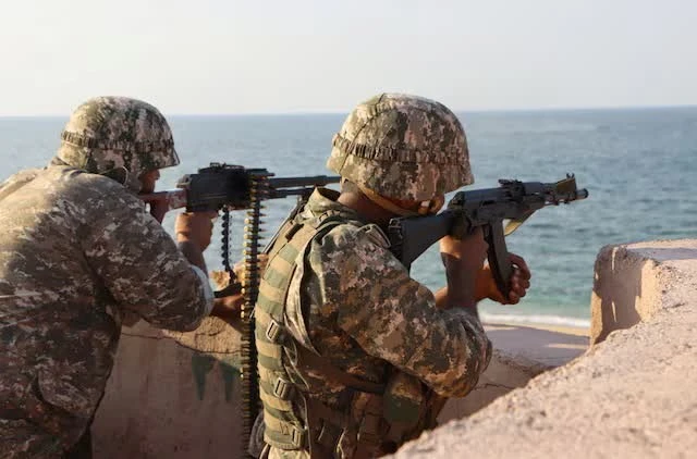 Lực lượng Iran thu giữ hai tàu cố gắng vượt eo biển Hormuz