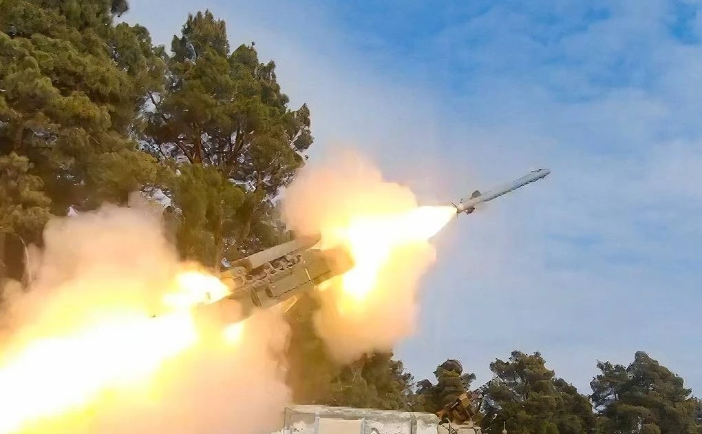 Tên lửa Nga dội xuống Kiev khi NATO họp bàn tăng hỗ trợ quân sự cho Ukraine
