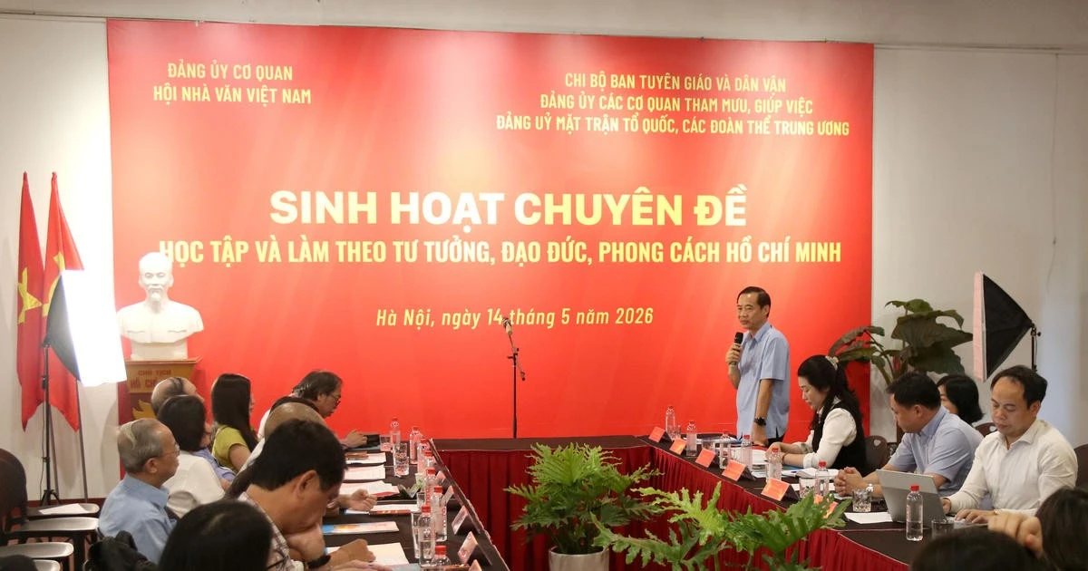Thấm nhuần tư tưởng, đạo đức, phong cách Hồ Chí Minh