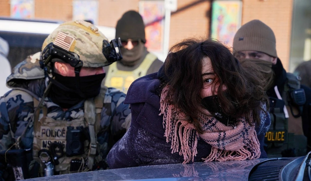 Thêm một công dân Mỹ bị đặc vụ di trú bắn tử vong