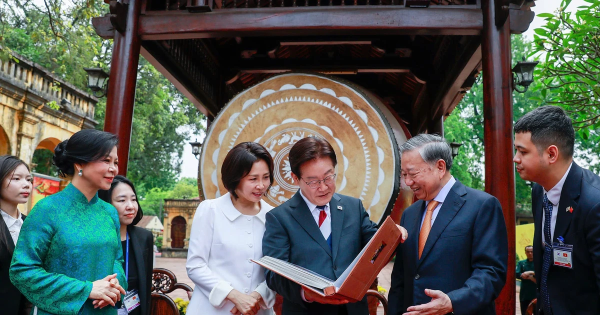 Tổng Bí thư, Chủ tịch nước và Phu nhân chủ trì Chương trình hữu nghị đặc biệt tại Hoàng Thành Thăng Long