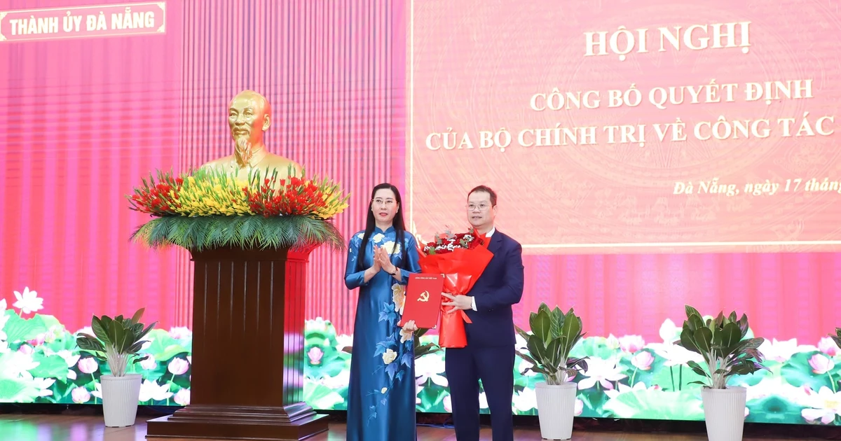Công bố quyết định của Bộ Chính trị về công tác cán bộ ở Đà Nẵng