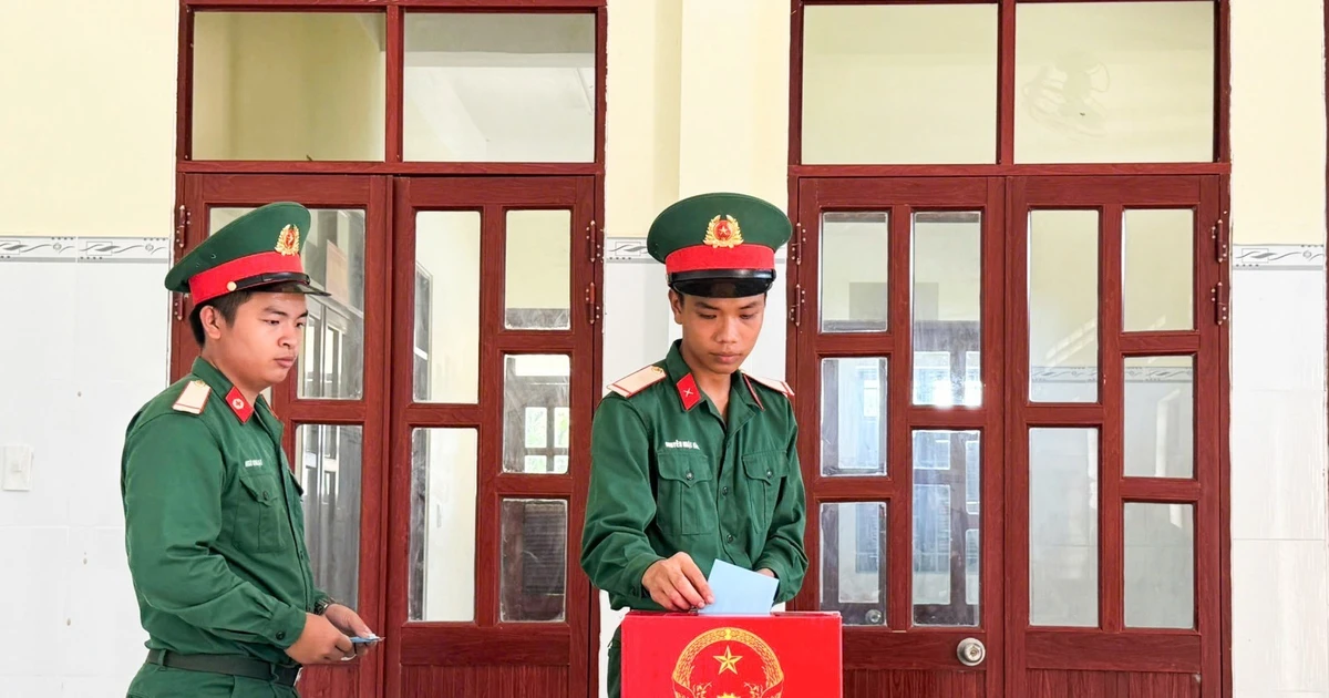 Hơn 2.000 cử tri đặc khu Thổ Châu đi bầu cử sớm