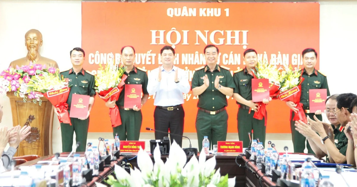 Công bố các quyết định của Bộ trưởng Bộ Quốc phòng về công tác cán bộ