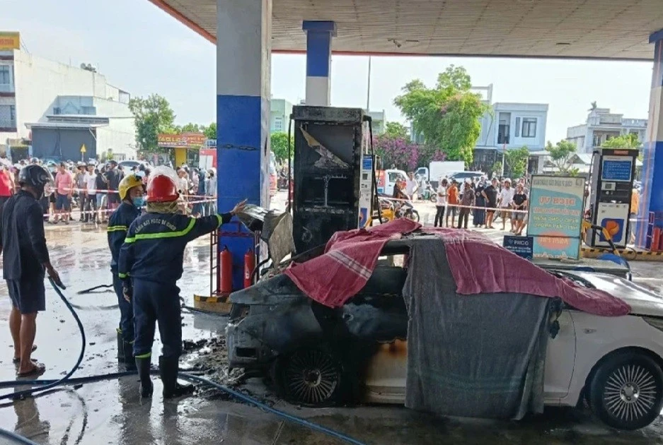 Vụ cháy ô tô khiến 2 người tử vong ở Đà Nẵng: Xe chở nhiều pin, ắc quy