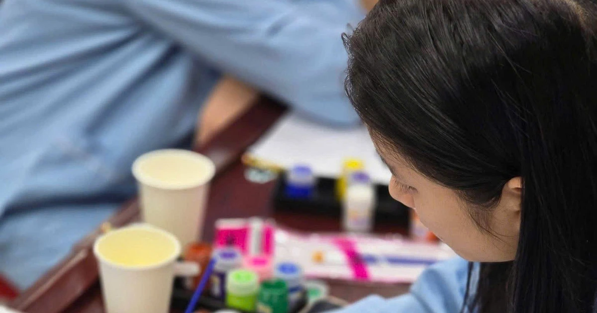 Khi nỗi đau mượn sắc màu để… thở