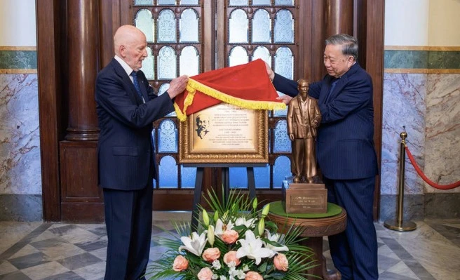 Tổng Bí thư Tô Lâm thăm nơi Bác Hồ từng ở tại Bulgaria