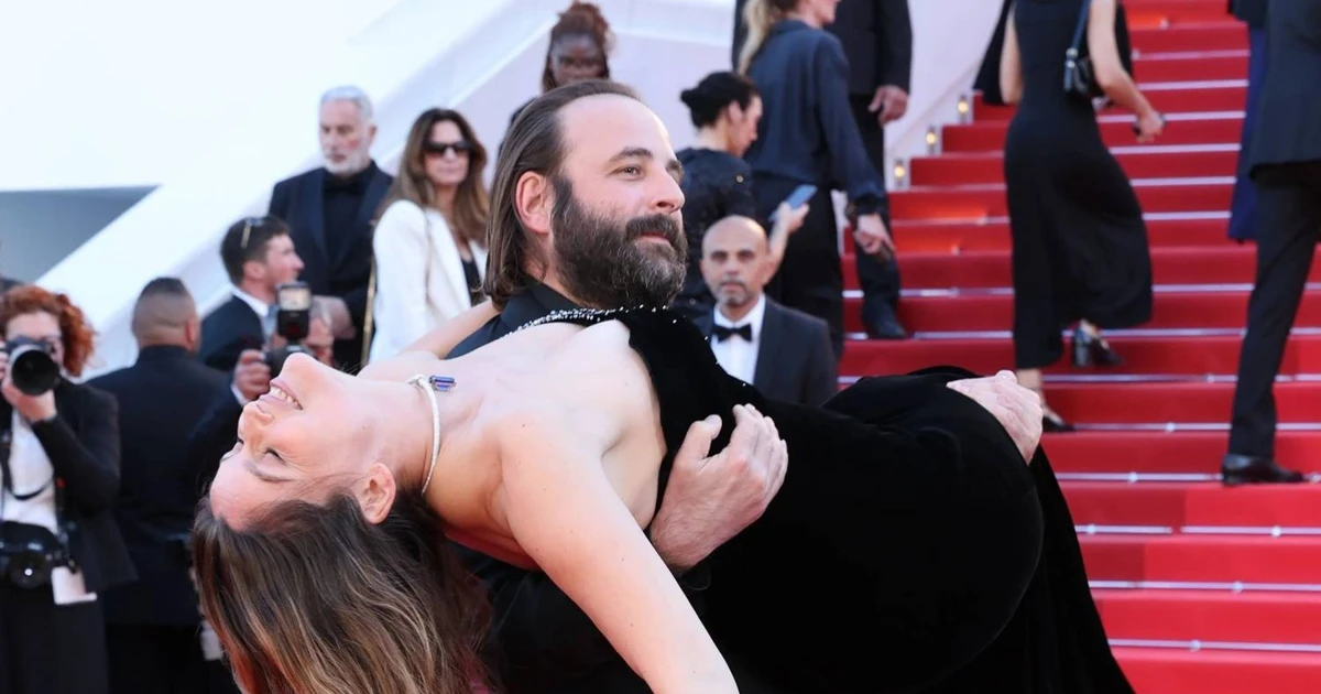Khoảnh khắc 'điên' nhất thảm đỏ Cannes