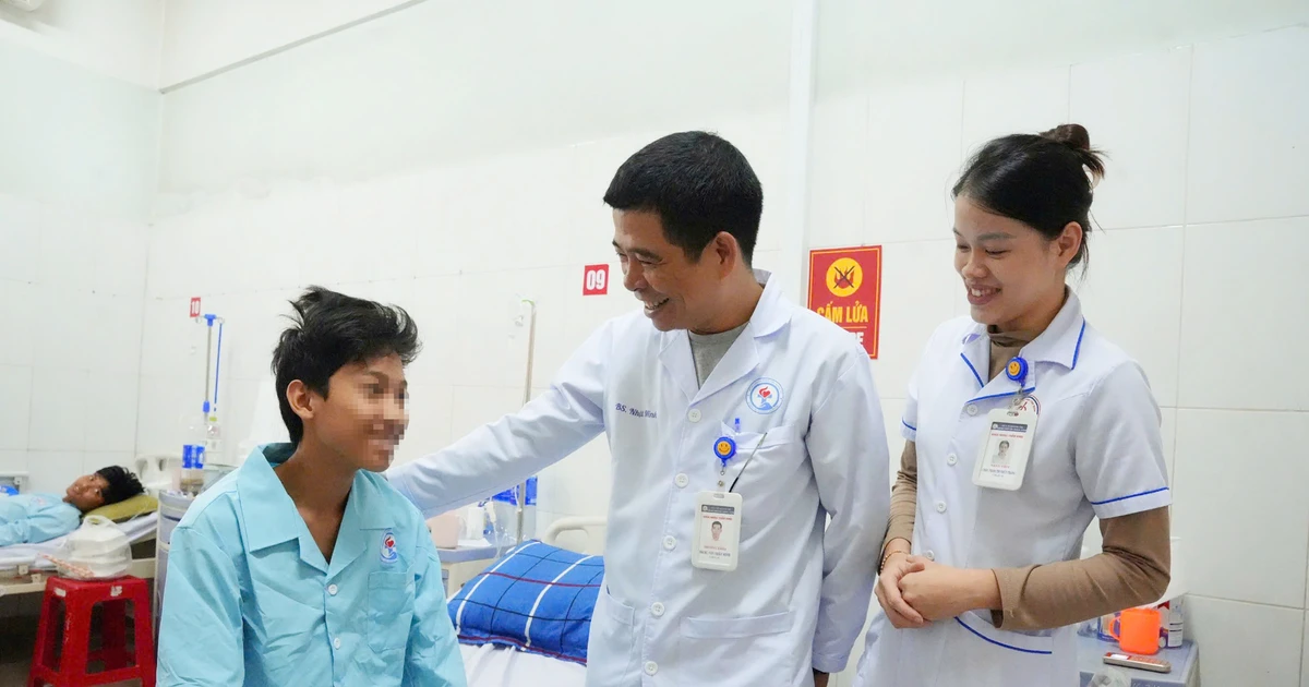 Quảng Trị: Cứu sống ngoạn mục nam sinh bị tai nạn giao thông 'nằm bên cửa tử'