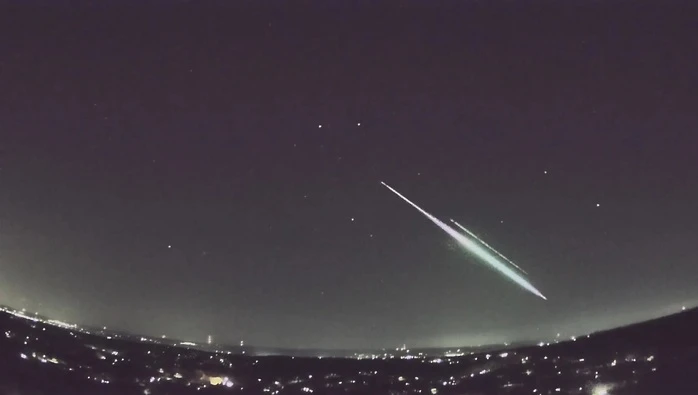 Trăng non tháng 4 mở 'cửa sổ vàng' săn mưa sao băng