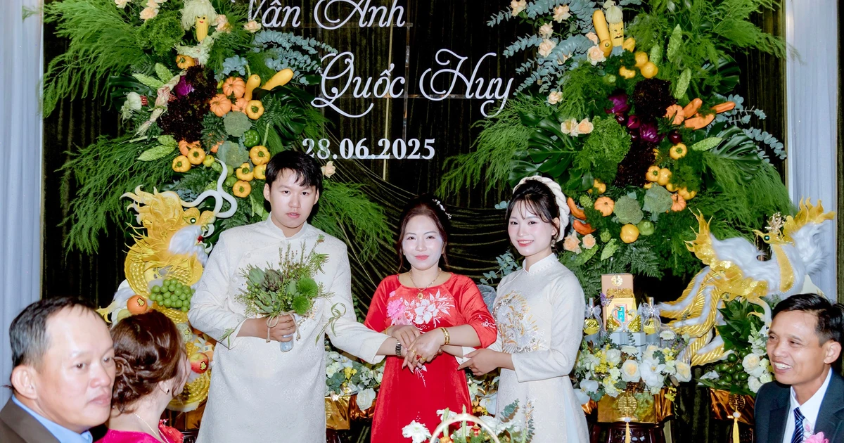 Cô dâu Lâm Đồng trang trí đám cưới bằng 500kg rau củ, cả họ ăn 1 tháng mới hết