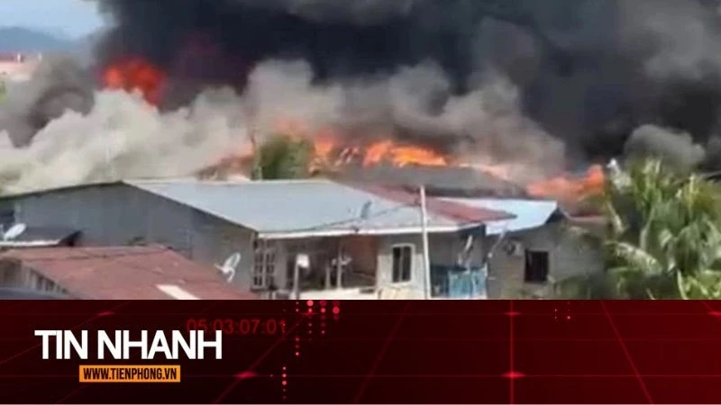 TIN NHANH: Hỏa hoạn lớn thiêu rụi khoảng 40 ngôi nhà tại Malaysia, hàng trăm người sơ tán