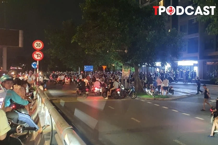 NÓNG 30/7: Hàng xóm kể phút phát hiện nam thanh niên tử vong trong căn hộ chung cư ở Hà Nội